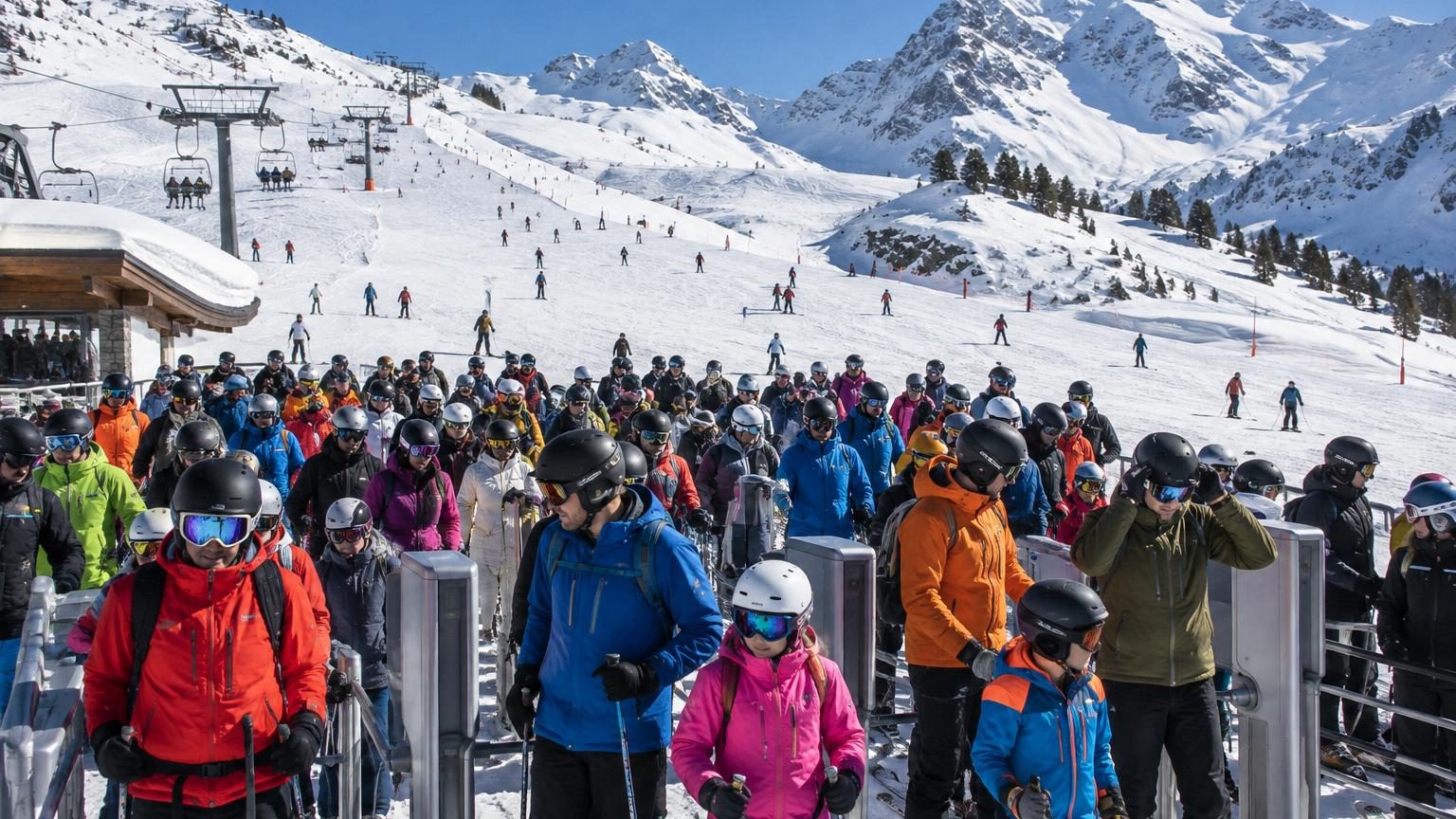 Avec 56,1 millions de journées-skieurs, la France redevient le premier pays du ski devant l'Autriche et les États-Unis, une première depuis 2014-2015