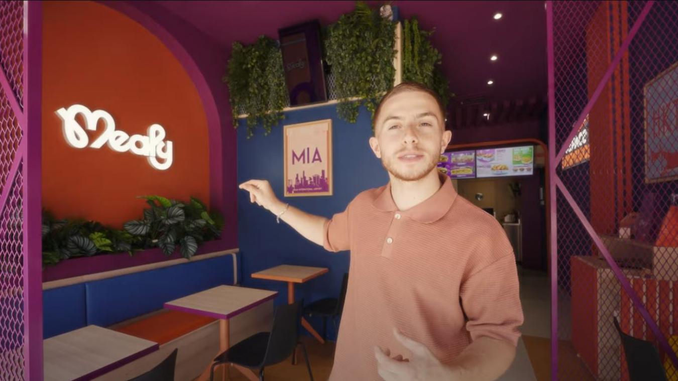À 25 ans, Michou baisse le rideau de ses restaurants à Paris, au Mans et près de Marseille : son autre société, elle, continue de rapporter gros