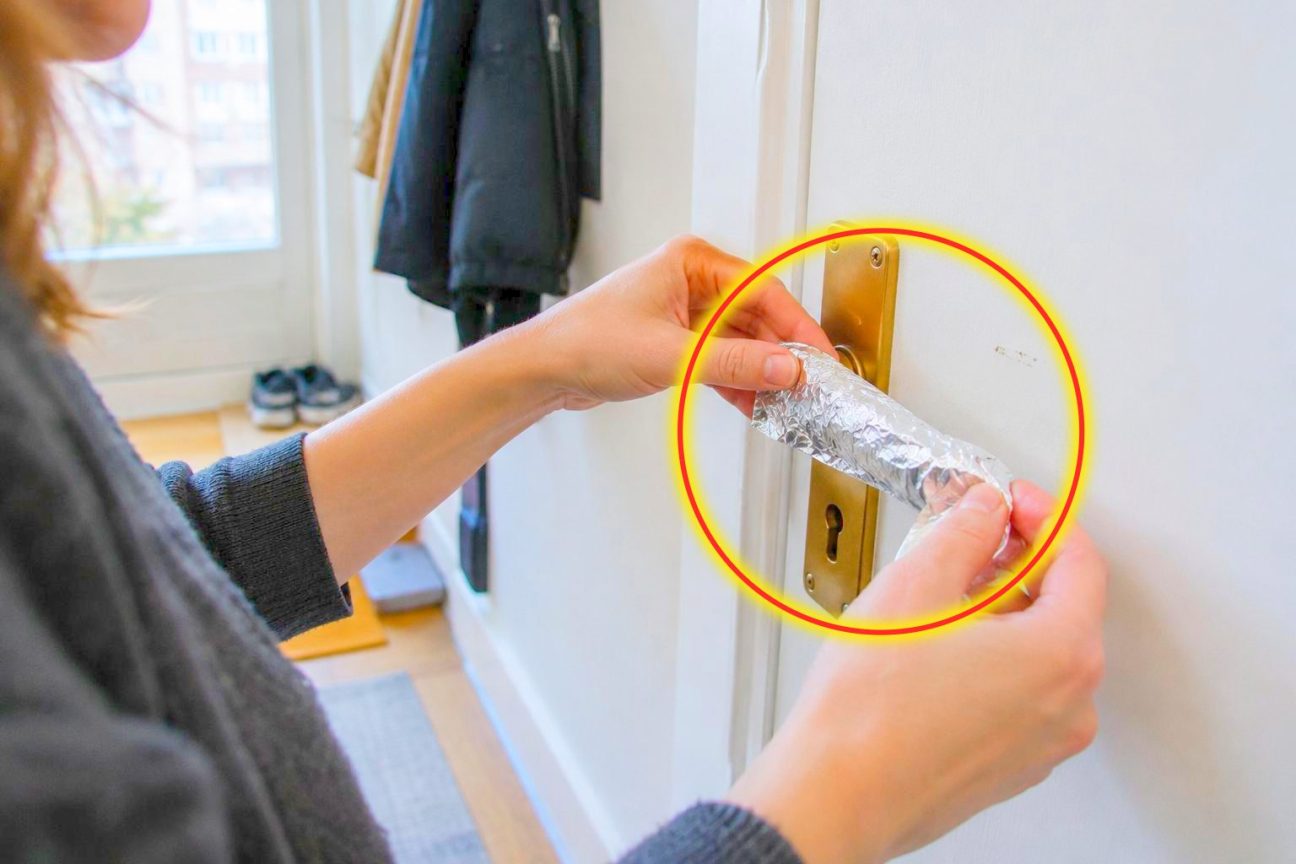 Du papier aluminium sur la poignée de porte : à quoi sert cette astuce que de plus en plus de personnes adoptent