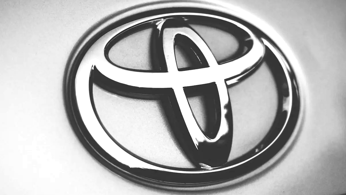 Toyota dévoile son SUV de luxe façon Bentley Bentayga : un V6 hybride pour séduire le monde entier