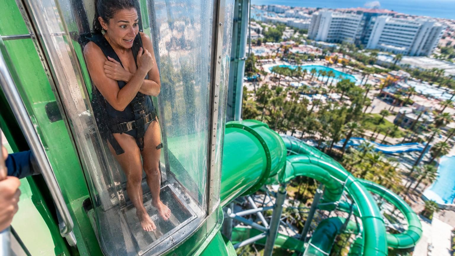 Une trappe s'ouvre sous vos pieds : ce toboggan de 278 mètres équivaut à une chute d'un immeuble de 16 étages